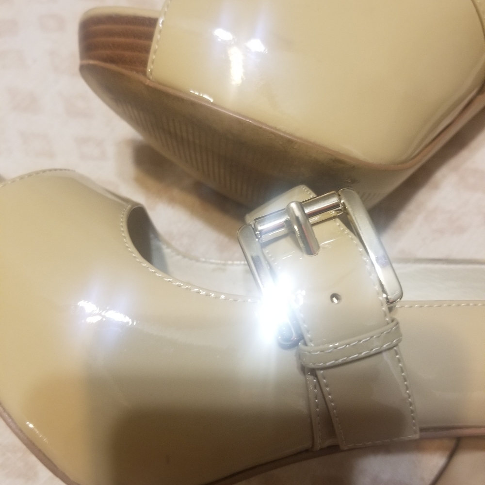 Shoes - Picture 4 of 4